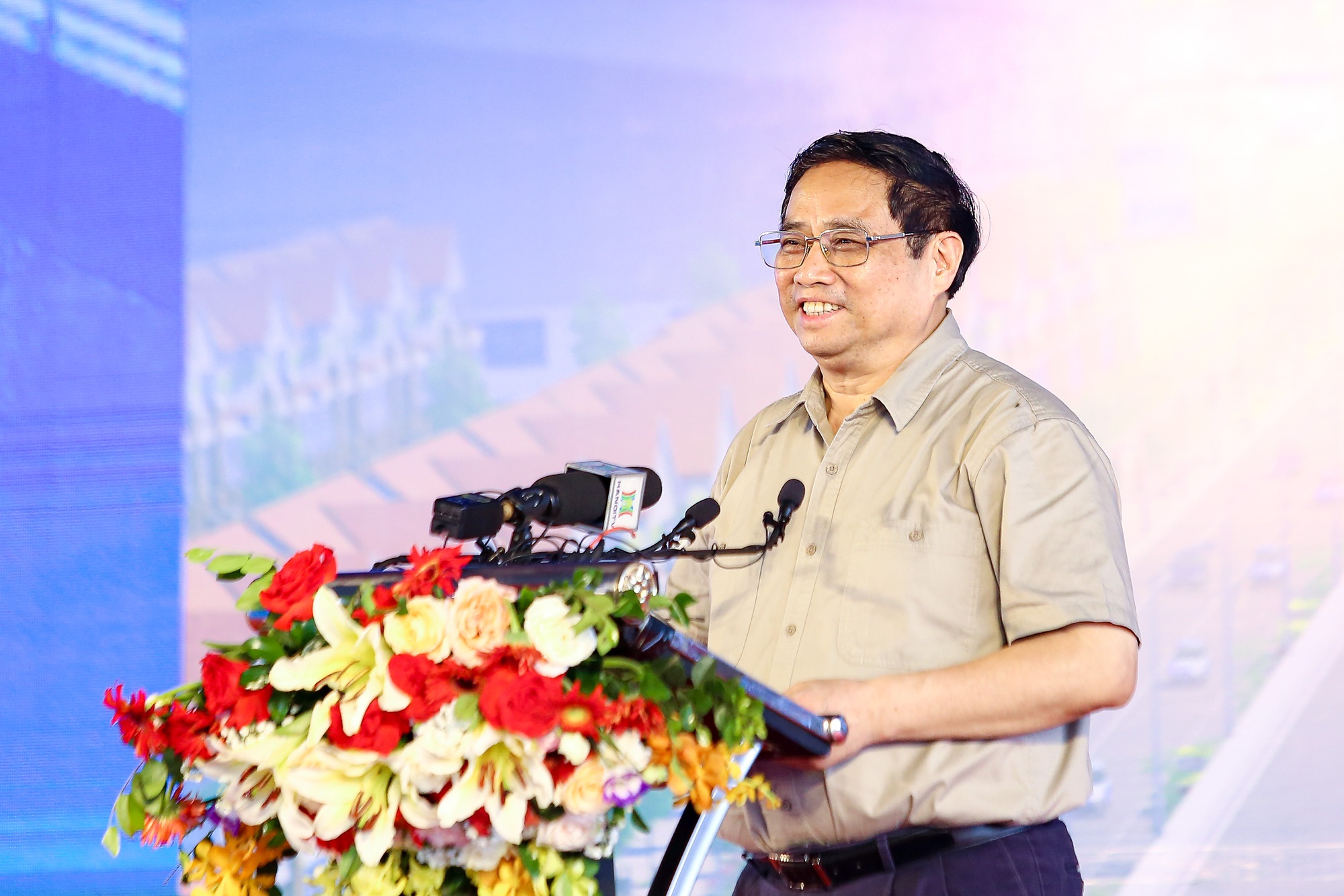 Thủ tướng phát lệnh khởi công 2 dự án đường Vành đai 4 - vùng Thủ đô và cao tốc Cao Lãnh - An Hữu - Ảnh 1.