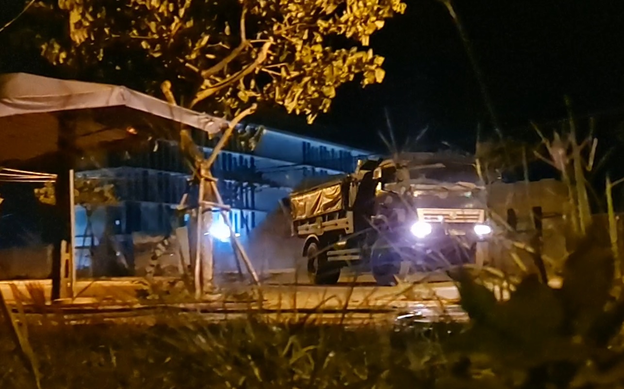 Đoàn xe tải trọng lớn lộng hành vào đường cấm ngay trung tâm Đà Nẵng - Ảnh 10.