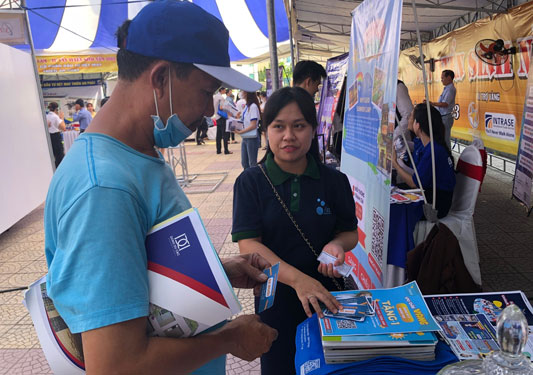 Gần 600.000 lao động Việt Nam làm việc ở nước ngoài - Ảnh 1.