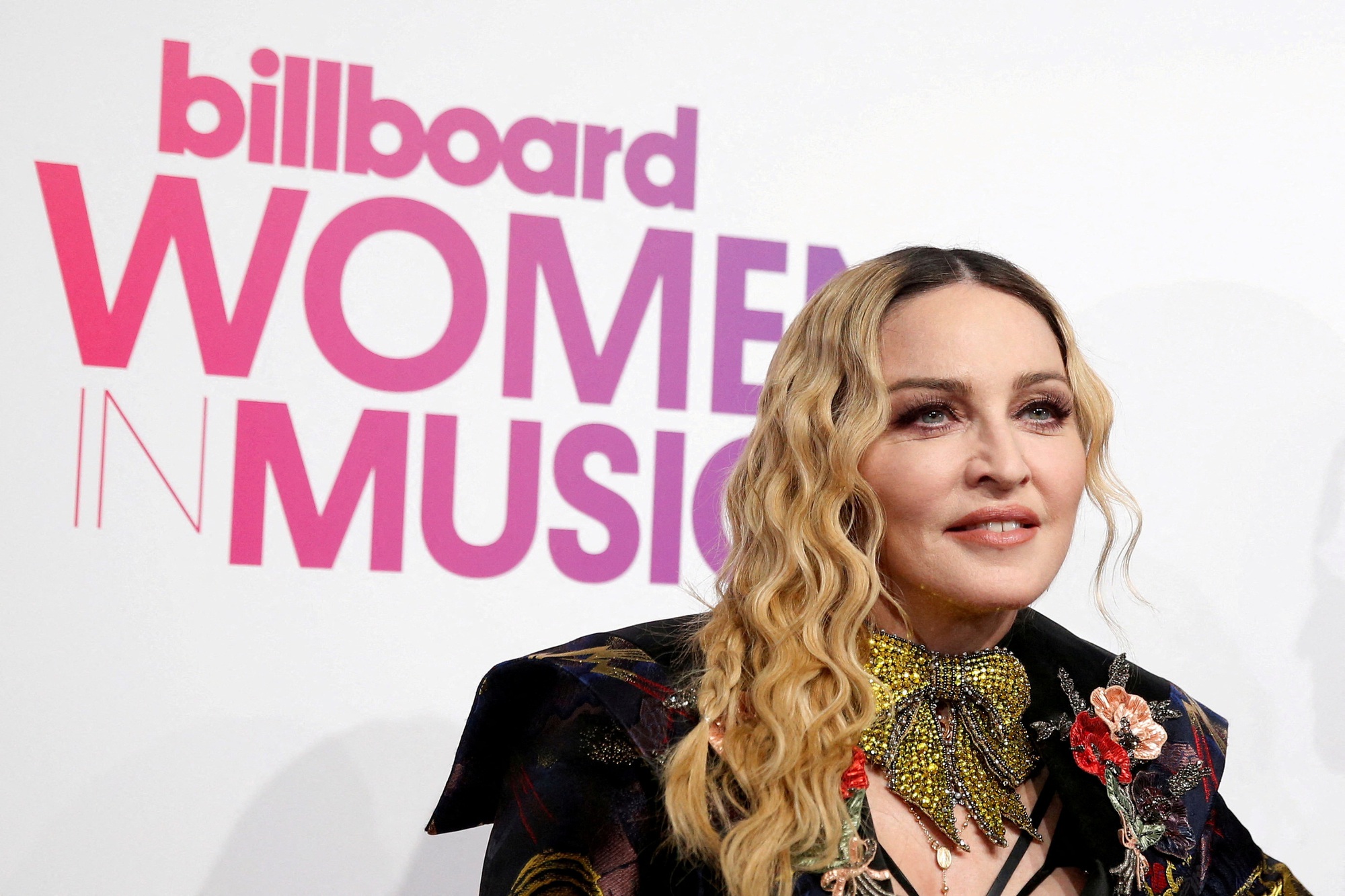 Madonna vào phòng chăm sóc đặc biệt, hoãn tour - Ảnh 4.