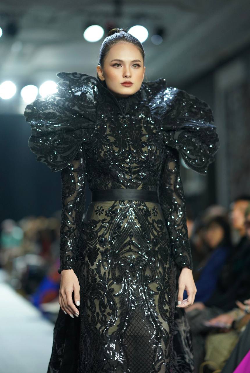 モデルの Huynh Kim Anh がプノンペン デザイナーズ ウィーク 2023 の招待客でした - 写真 6。 Người mẫu Huỳnh Kim Anh làm vedete tại Phnom Penh Designers Week 2023 - Ảnh 6.