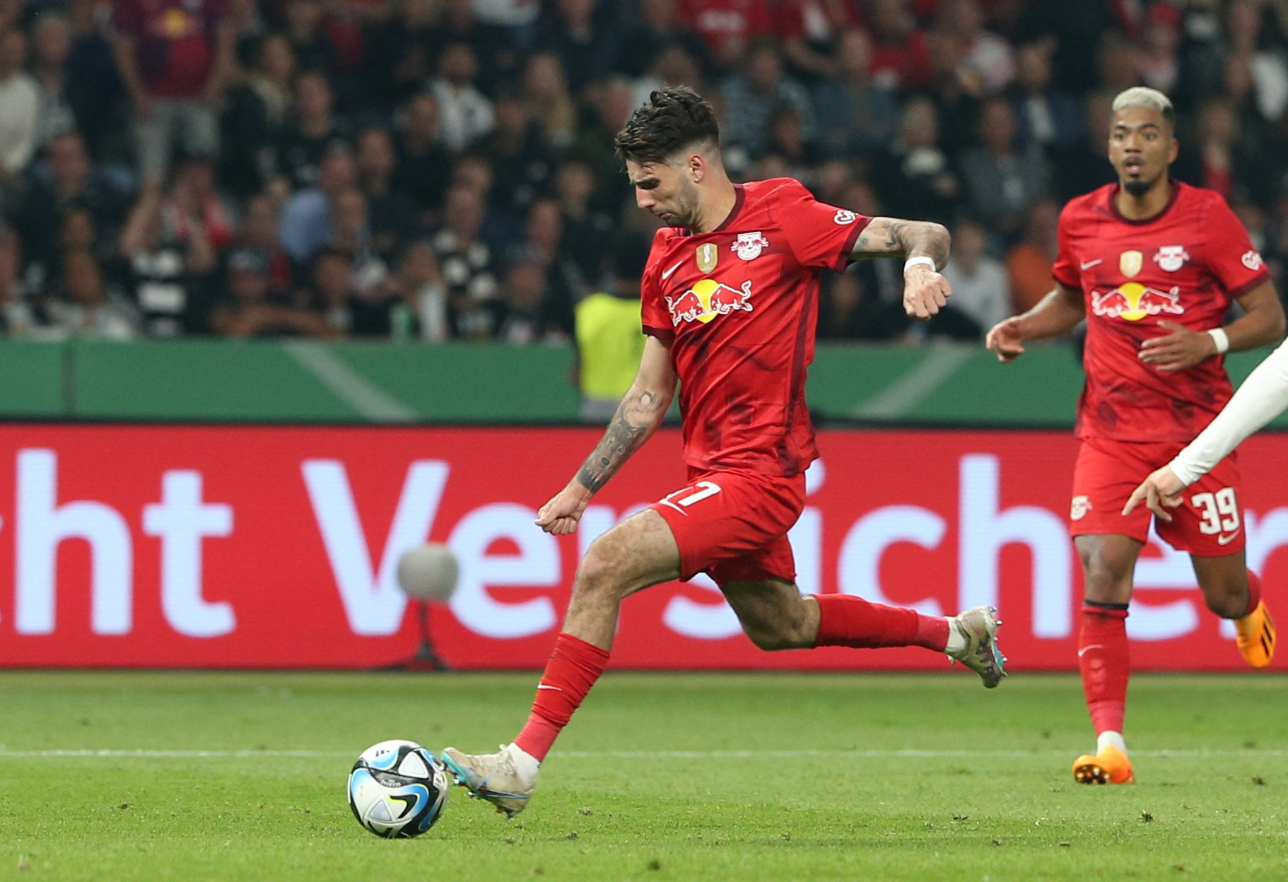 Mạnh tay chi 70 triệu euro, Liverpool chiêu mộ thủ quân tuyển Hungary - Ảnh 2.