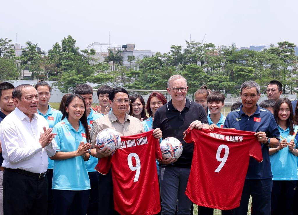 Thủ tướng Việt Nam - Úc giao lưu với 2 đội tuyển bóng đá nữ - Ảnh 1.