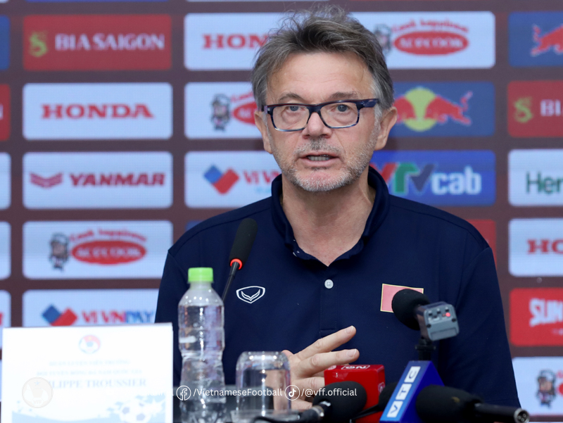 HLV Philippe Troussier: Quang Hải, Công Phượng chưa đạt phong độ lên tuyển Việt Nam - Ảnh 2.