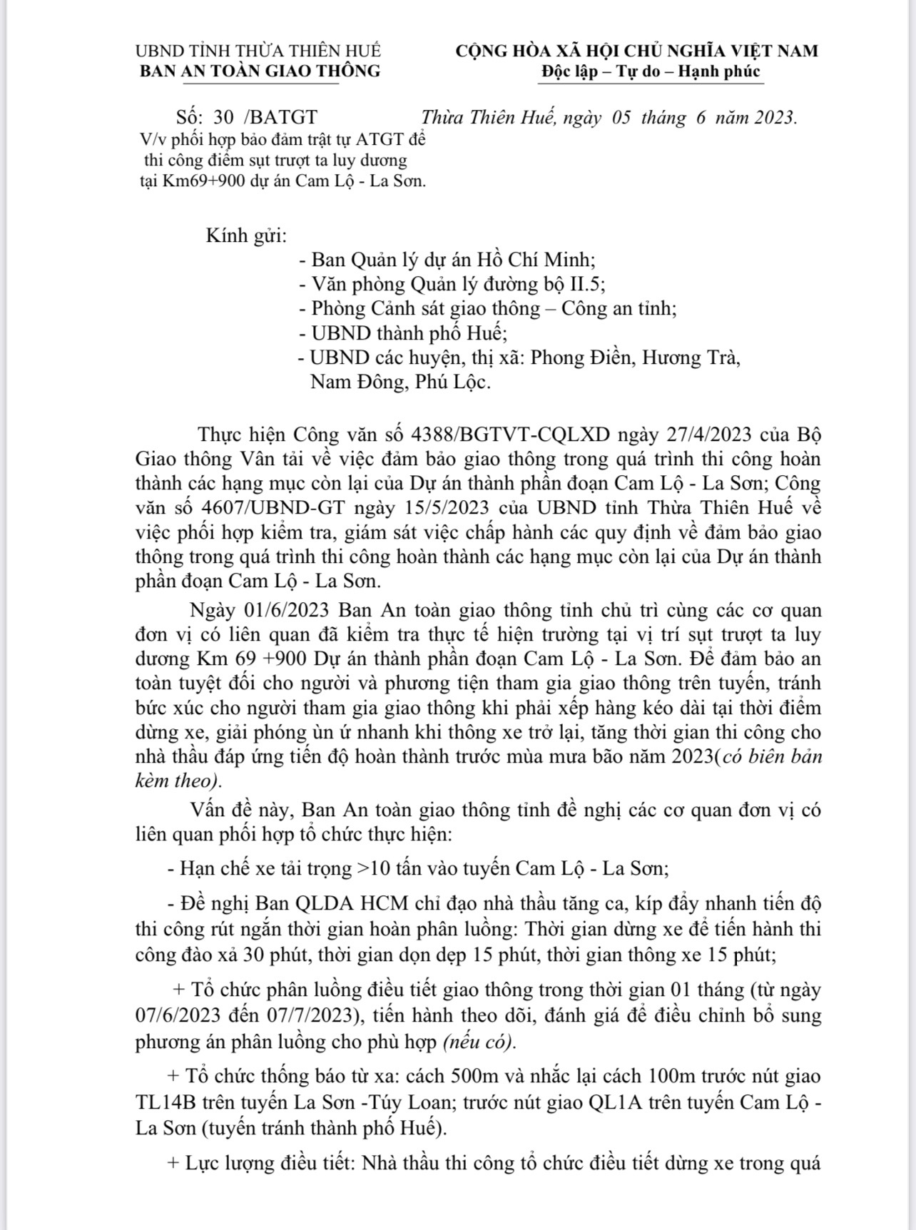 Vì sao xe có tải trọng trên 10 tấn bị cấm đi vào đường Cam Lộ - La Sơn từ ngày 7-6? - Ảnh 2. Vì sao xe có tải trọng trên 10 tấn bị cấm đi vào đường Cam Lộ - La Sơn từ ngày 7-6? - Ảnh 2.