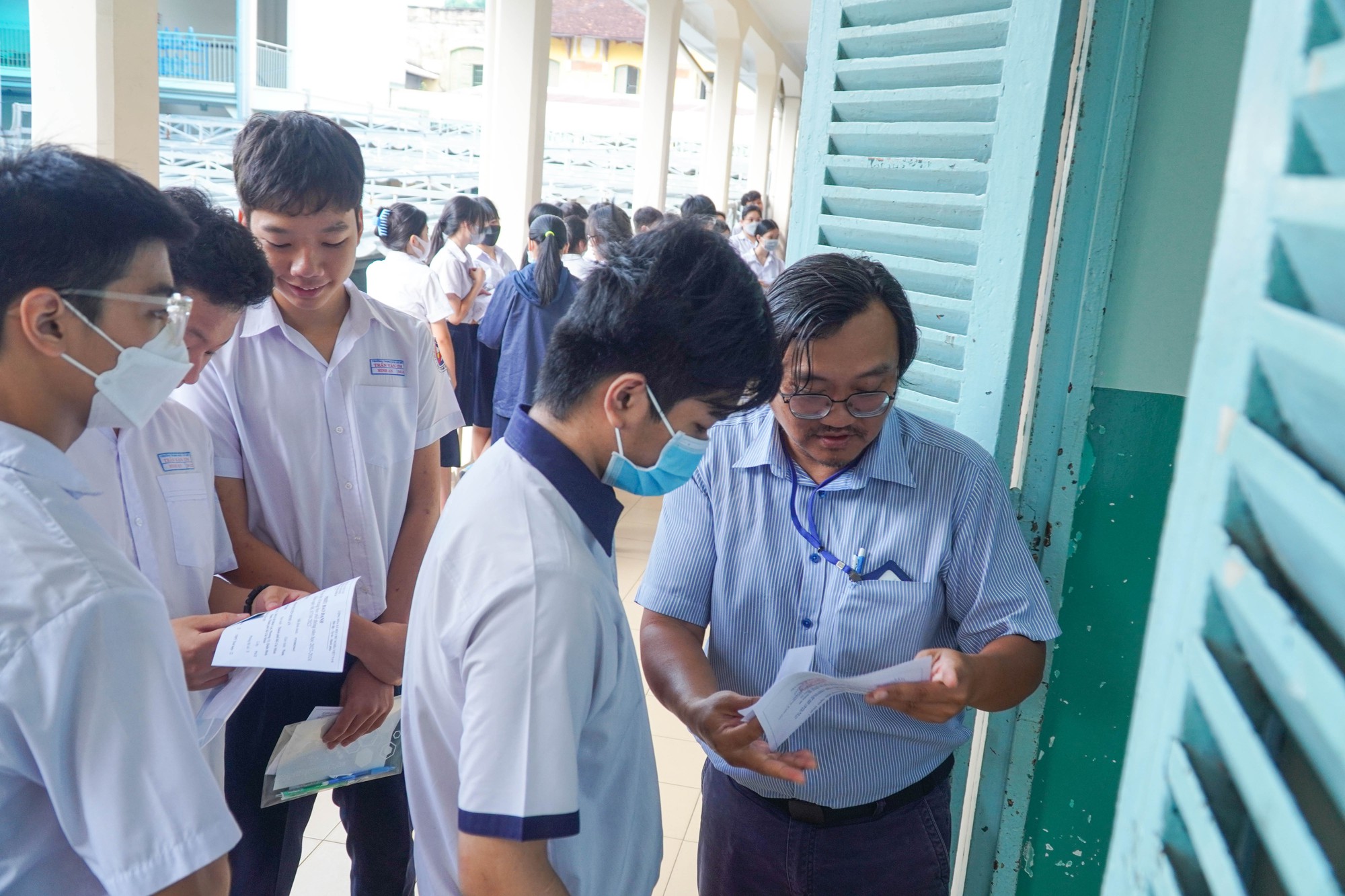 Kết thúc kỳ thi tuyển sinh lớp 10: “Về nhà ngủ thôi!” - Ảnh 2.