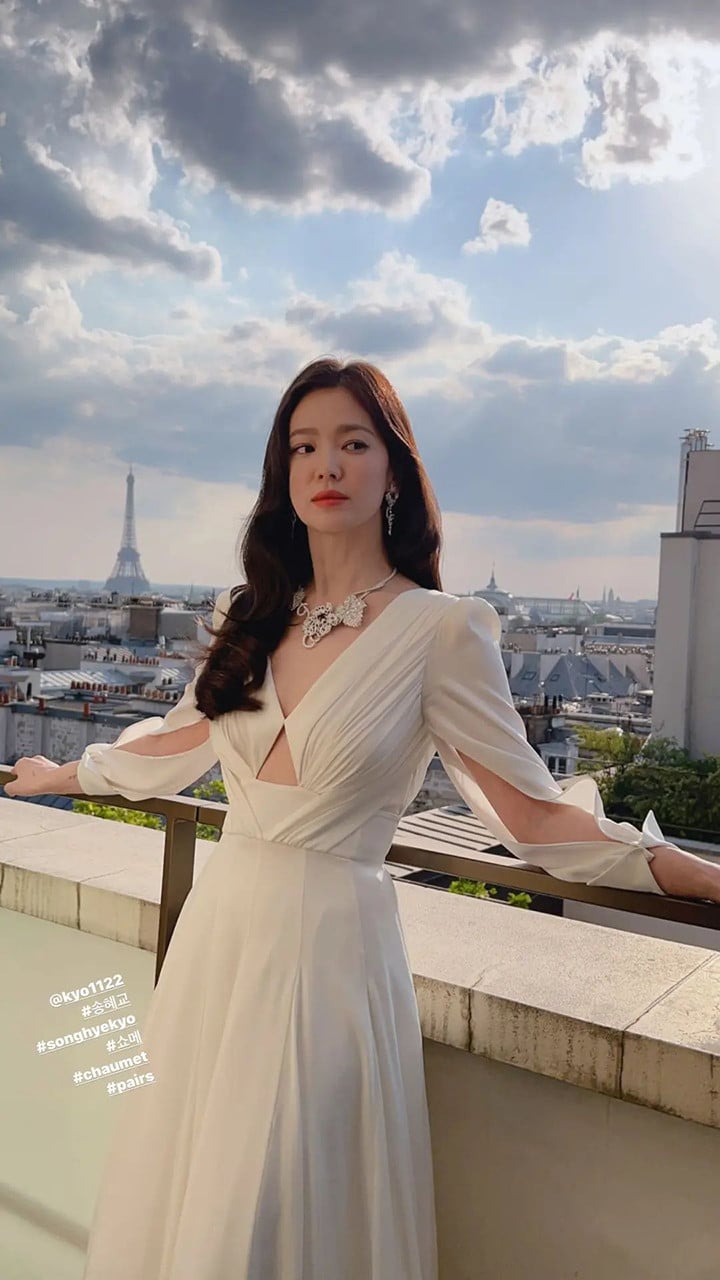 Song Vẻ đẹp rạng rỡ, tươi trẻ của Hye-kyo - Ảnh 3. Song Vẻ đẹp rạng rỡ, tươi trẻ của Hye-kyo - Ảnh 3.