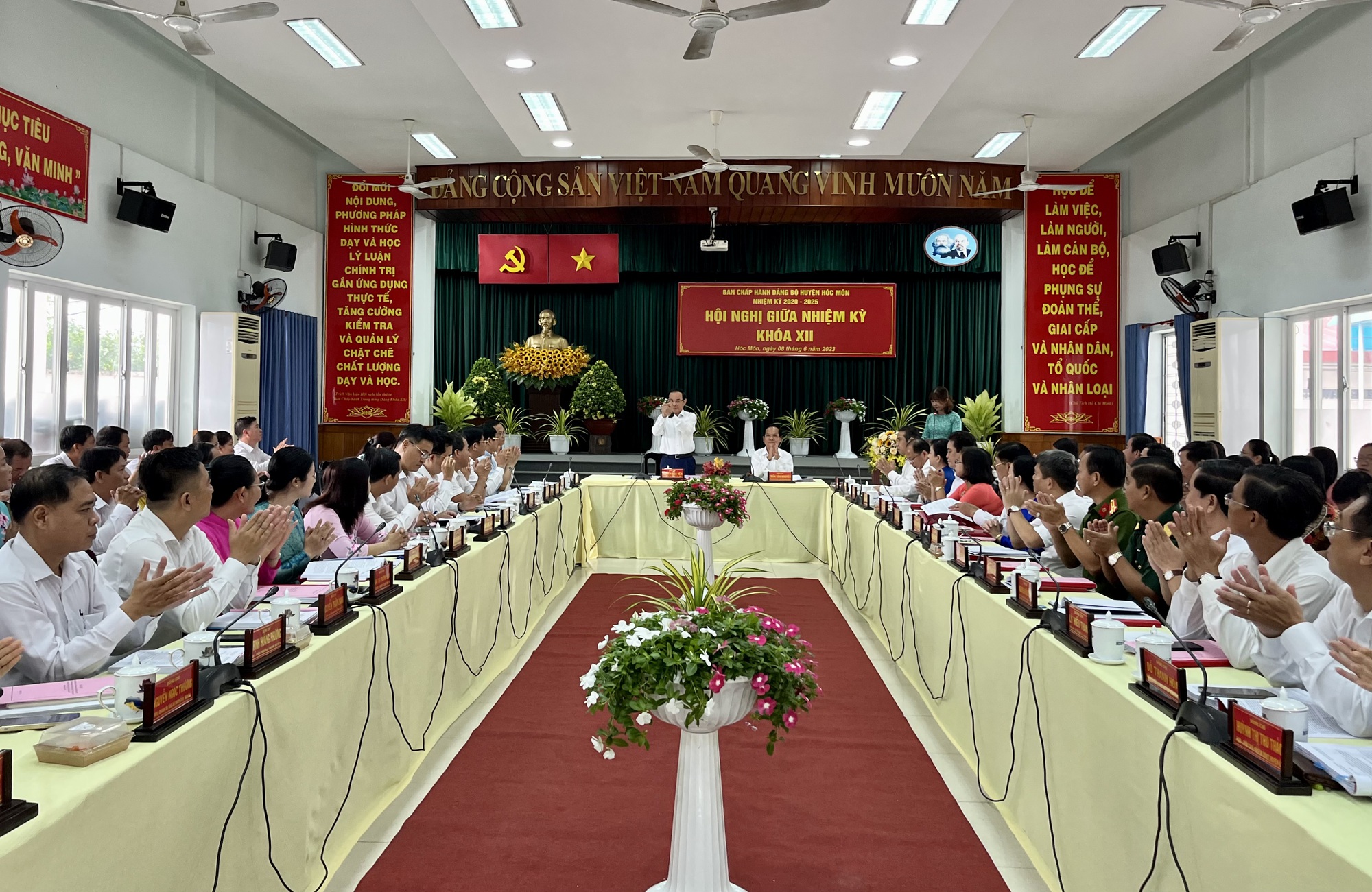 Bí thư Nguyễn Văn Nên biểu dương Đảng bộ huyện Hóc Môn - Ảnh 3. Bí thư Nguyễn Văn Nên biểu dương Đảng bộ huyện Hóc Môn - Ảnh 3.
