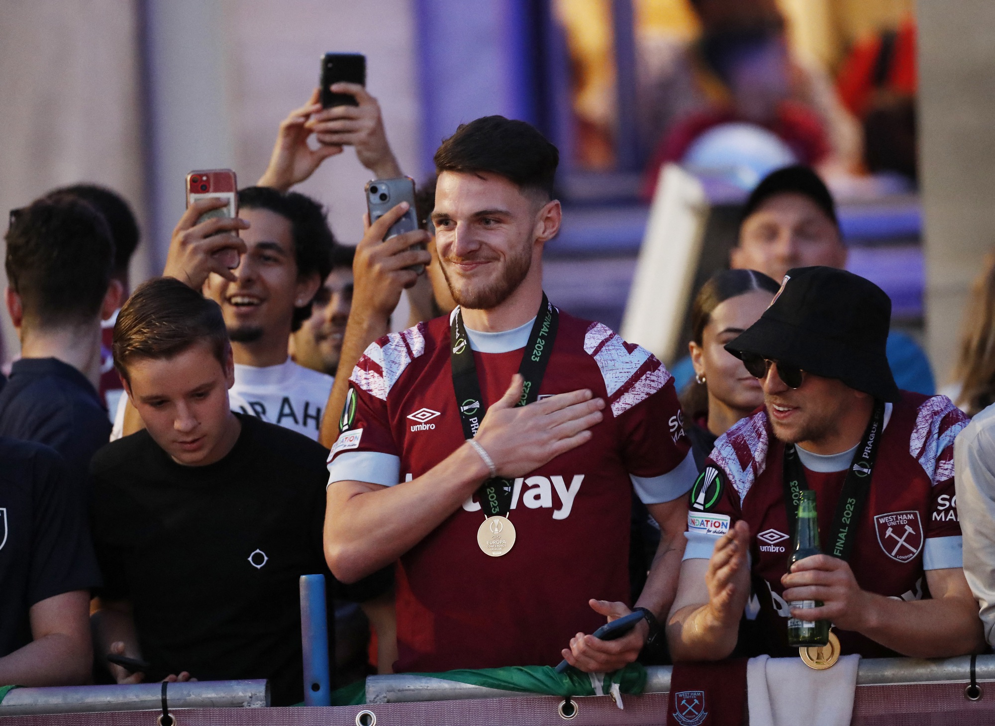 Declan Rice sắp rời West Ham sau ngôi vô địch Conference League - Ảnh 4.