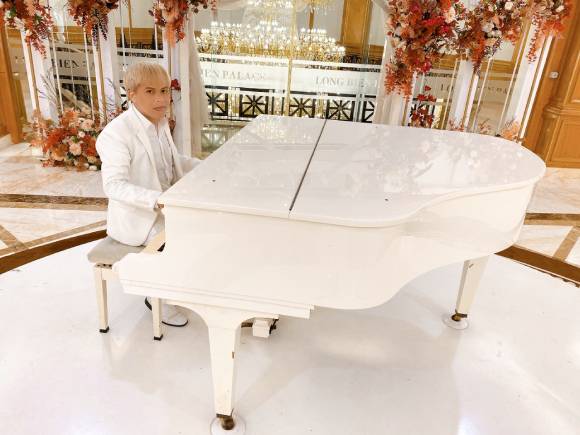 Penyanyi-penulis lagu Minh Truong dengan  Ca - nhạc sĩ Minh Trường với “Khóc vết đau xưa” - Ảnh 2.