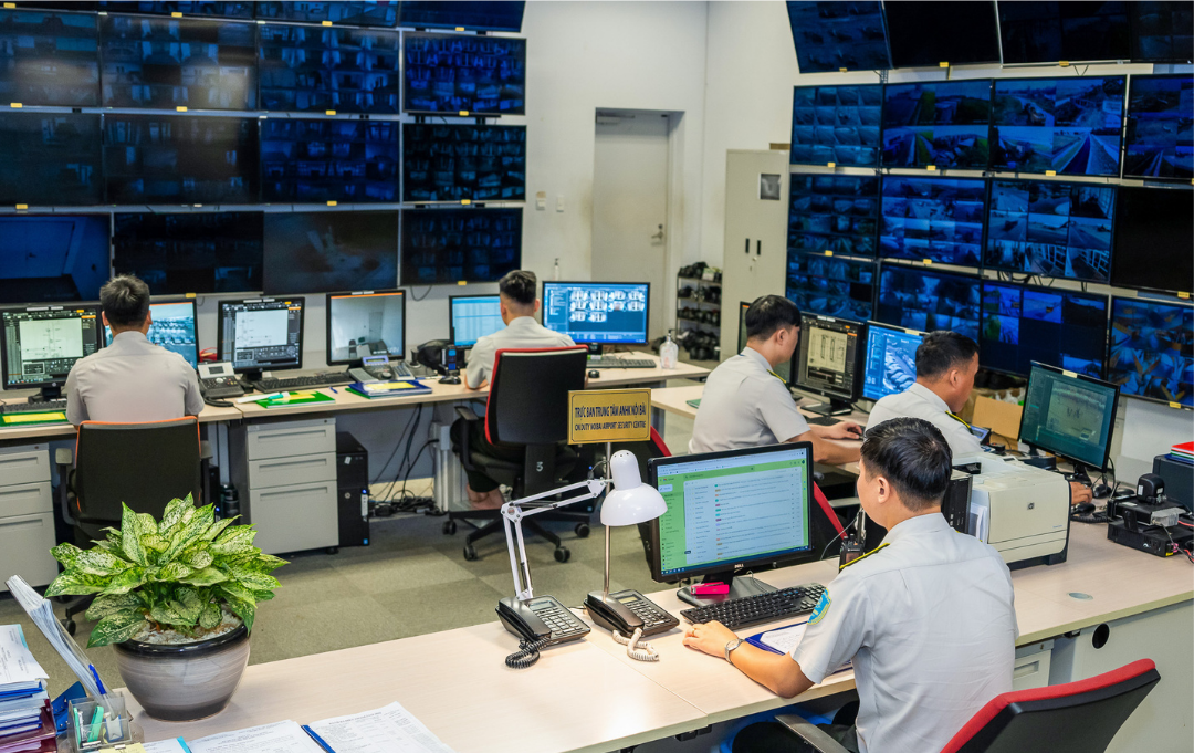 Truy tìm chiếc ví đựng hơn 100 triệu đồng và điện thoại Vertu rơi ở sân bay - Ảnh 3.