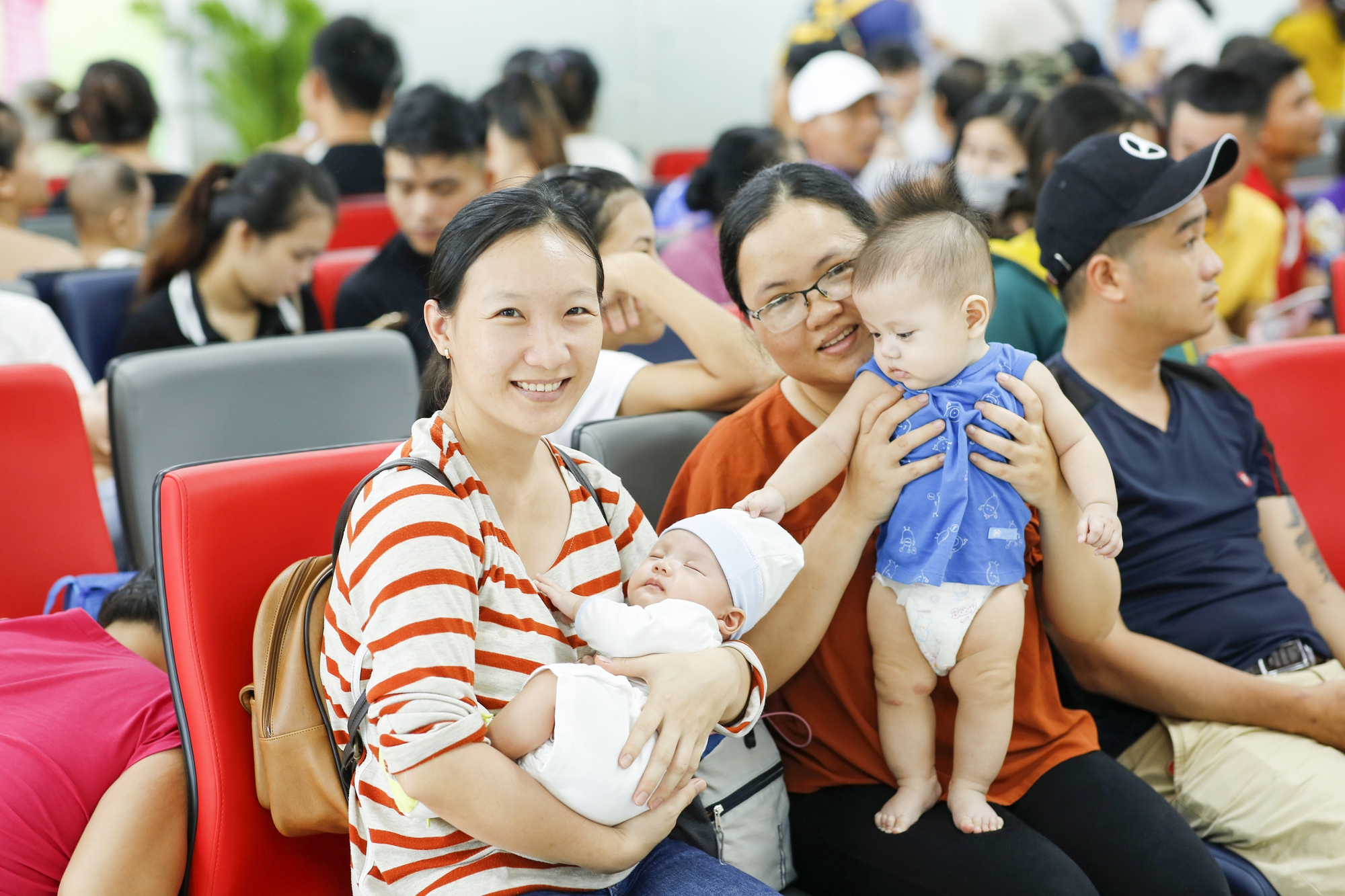 Người dân tiếp cận vắc-xin dễ dàng nhờ trả góp không lãi suất - Ảnh 2. Người dân tiếp cận vắc-xin dễ dàng nhờ trả góp không lãi suất - Ảnh 2.