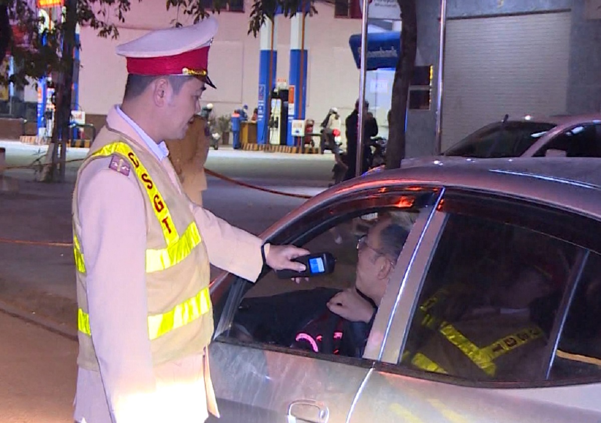 Thanh Hóa phạt gần 35 tỉ đồng các tài xế vi phạm nồng độ cồn - Ảnh 1.