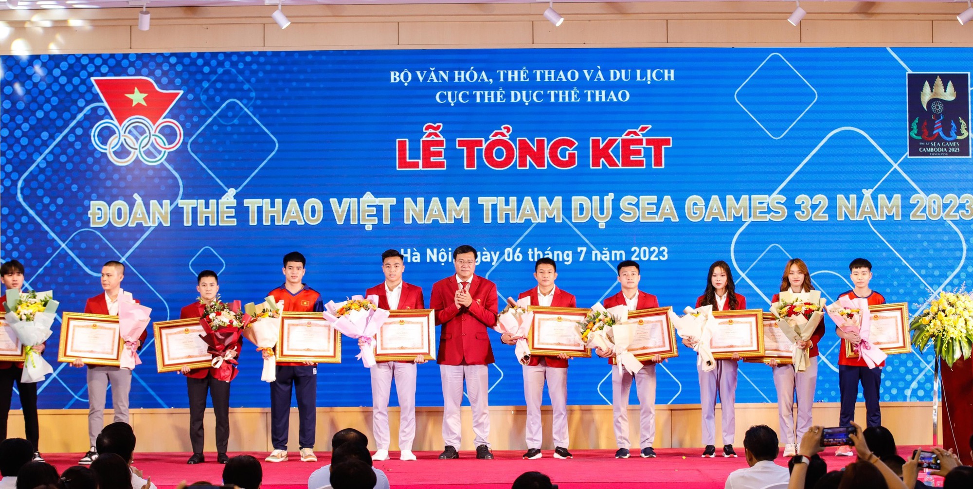 Herbalife đồng hành cùng Lễ tổng kết Đoàn thể thao Việt Nam tham dự SEA Games 32 - Ảnh 1. Herbalife đồng hành cùng Lễ tổng kết Đoàn thể thao Việt Nam tham dự SEA Games 32 - Ảnh 1.
