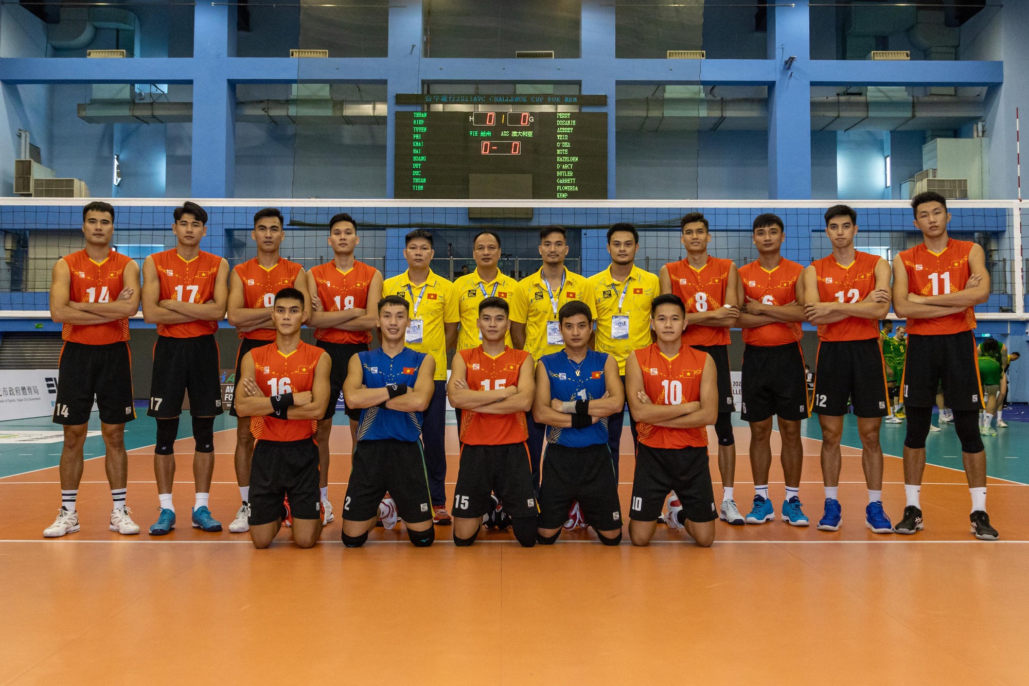 Sốc: Bóng chuyền nam Việt Nam thắng đẹp chủ nhà AVC Challenge Cup 2023 - Ảnh 1.