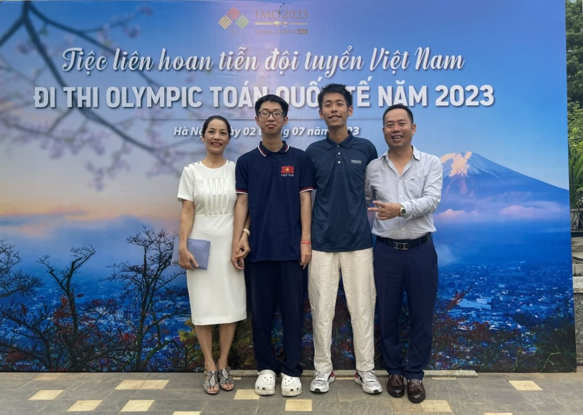 Anh em ruột cùng đoạt HCV Olympic Toán quốc tế - Ảnh 1.