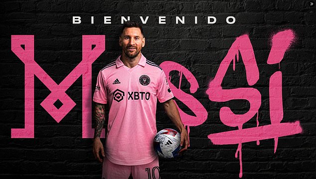 Đội hình tiêu biểu FIFPro: Messi, Ronaldo gây tranh cãi- Ảnh 1.