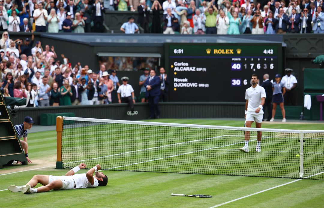 Đánh bại Djokvic là điều tuyệt với nhất của Alcaraz khi vô địch Wimbledon, Djokovic đập gãy vợt - Ảnh 3. Đánh bại Djokvic là điều tuyệt với nhất của Alcaraz khi vô địch Wimbledon, Djokovic đập gãy vợt - Ảnh 3.