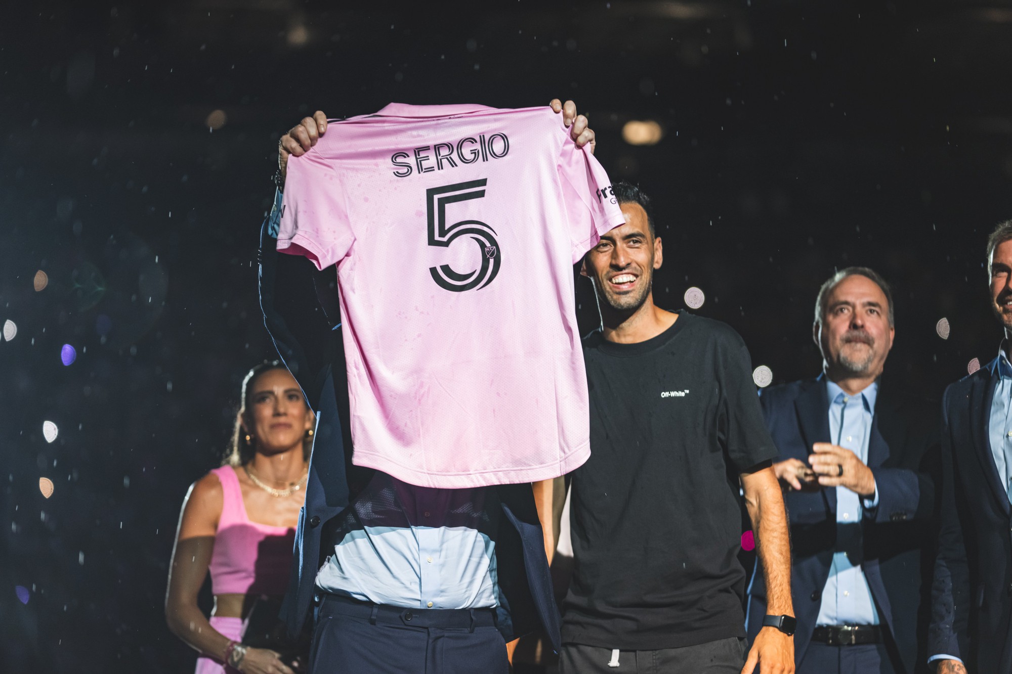 Clip: Messi, Busquets ra mắt fan Inter Miami trong cơn bão tại Florida - Ảnh 5.