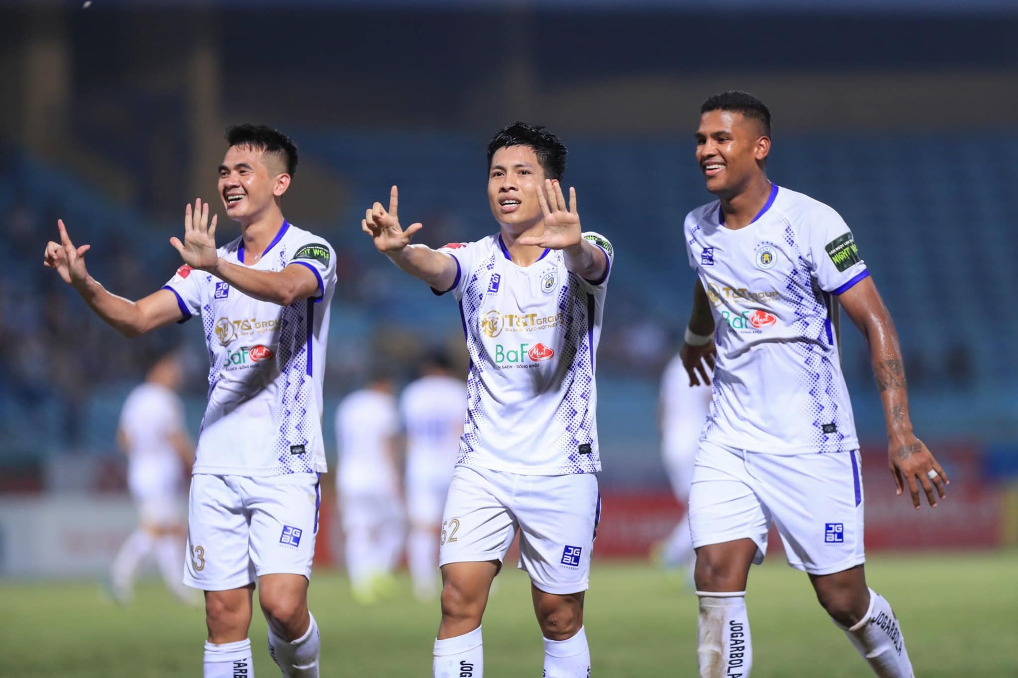 CLB Hà Nội thắng ngược TopenLand Bình Định, áp sát ngôi đầu bảng V-League - Ảnh 4.