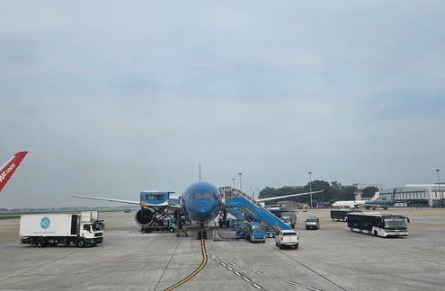Huỷ nhiều chuyến bay, sân bay Tân Sơn Nhất, Vietnam Airlines lên phương án ứng phó bão - Ảnh 1.