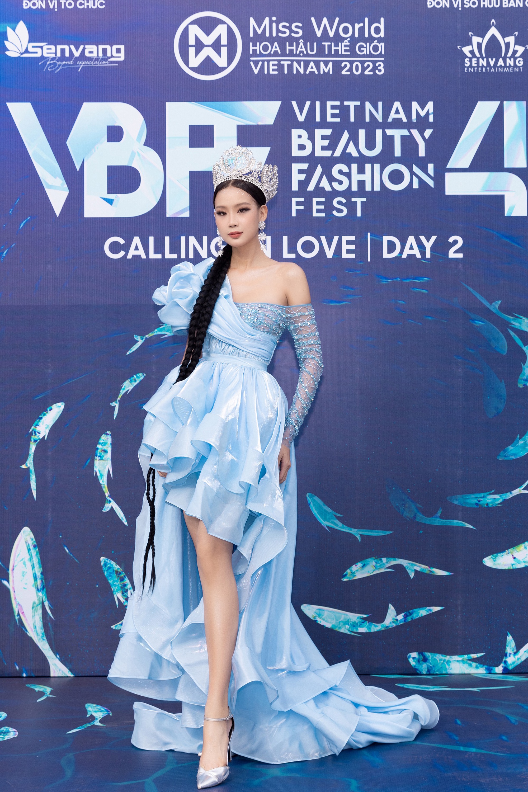 Đông đảo người đẹp khoe sắc trên thảm đỏ Vietnam Beauty Fashion Fest 4  - Ảnh 4.