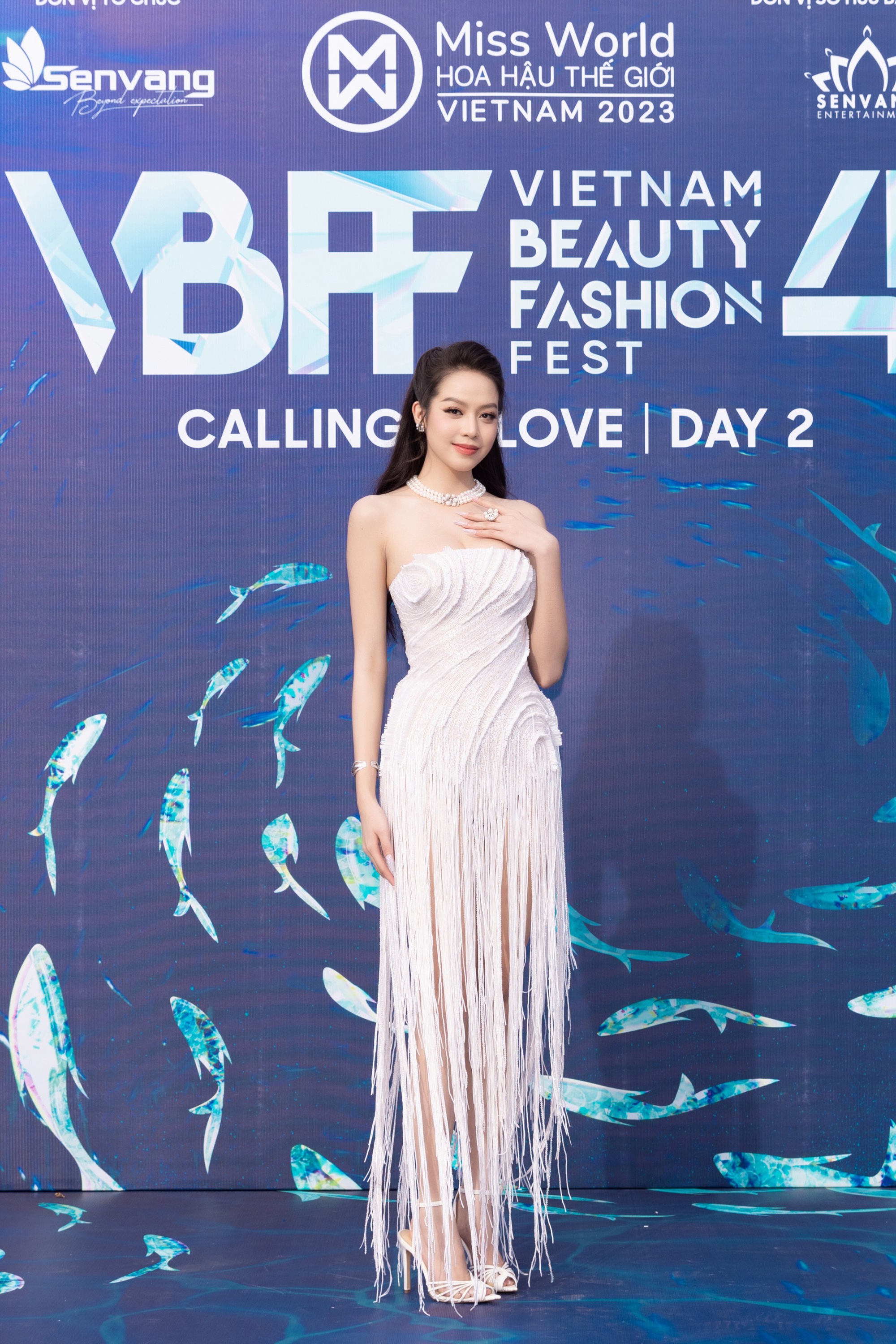 Đông đảo người đẹp khoe sắc trên thảm đỏ Vietnam Beauty Fashion Fest 4  - Ảnh 3.