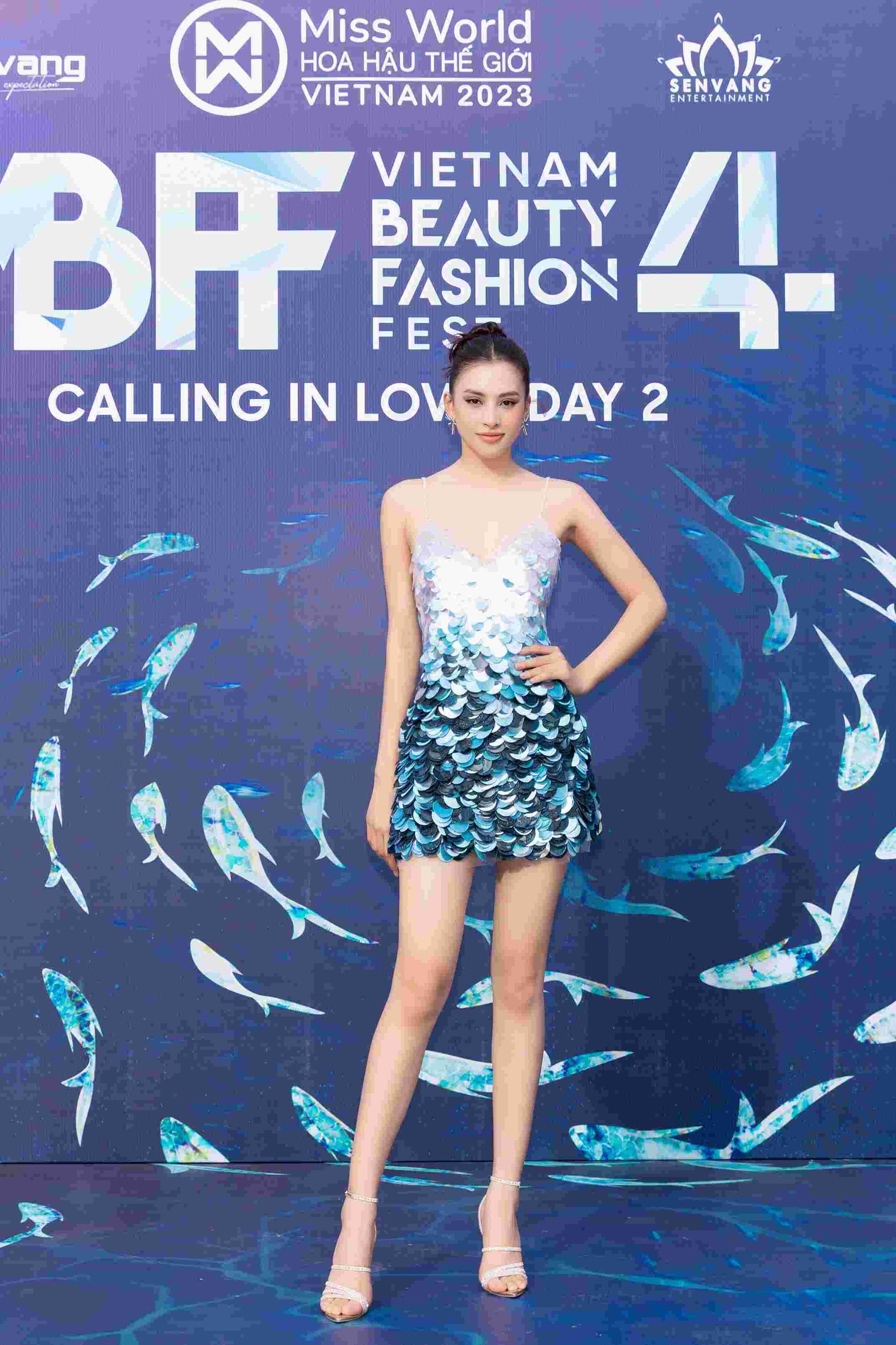 Đông đảo người đẹp khoe sắc trên thảm đỏ Vietnam Beauty Fashion Fest 4  - Ảnh 1.