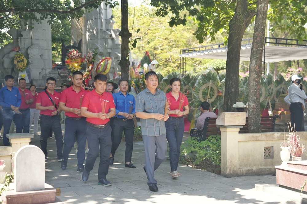 Tặng quà, tri ân các cựu thanh niên xung phong