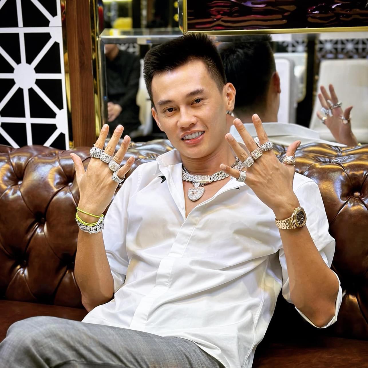 Thủ đoạn làm "bốc hơi" 11 xe ô tô của cặp đối tượng bất hảo- Ảnh 2.