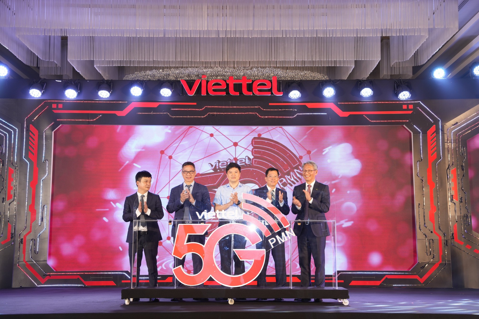 Viettel cung cấp mạng di động 5G dùng riêng cho nhà máy sản xuất linh kiện iPhone - Ảnh 1. Viettel cung cấp mạng di động 5G dùng riêng cho nhà máy sản xuất linh kiện iPhone - Ảnh 1.