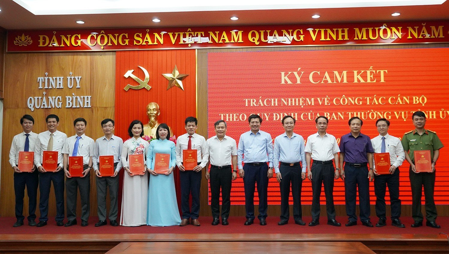 Công bố quyết định công tác 10 cán bộ chủ chốt tại Quảng Bình