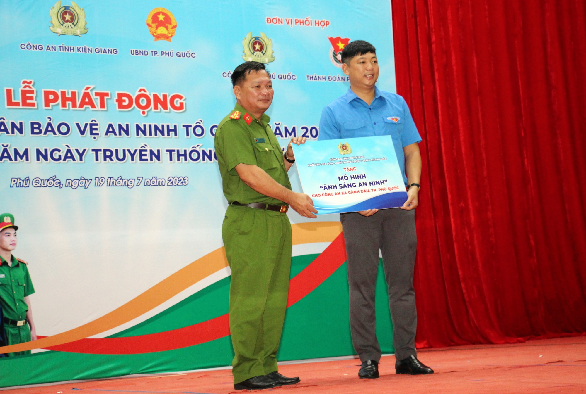 Công an tỉnh Kiên Giang tổ chức nhiều hoạt động tại Phú Quốc - Ảnh 9.