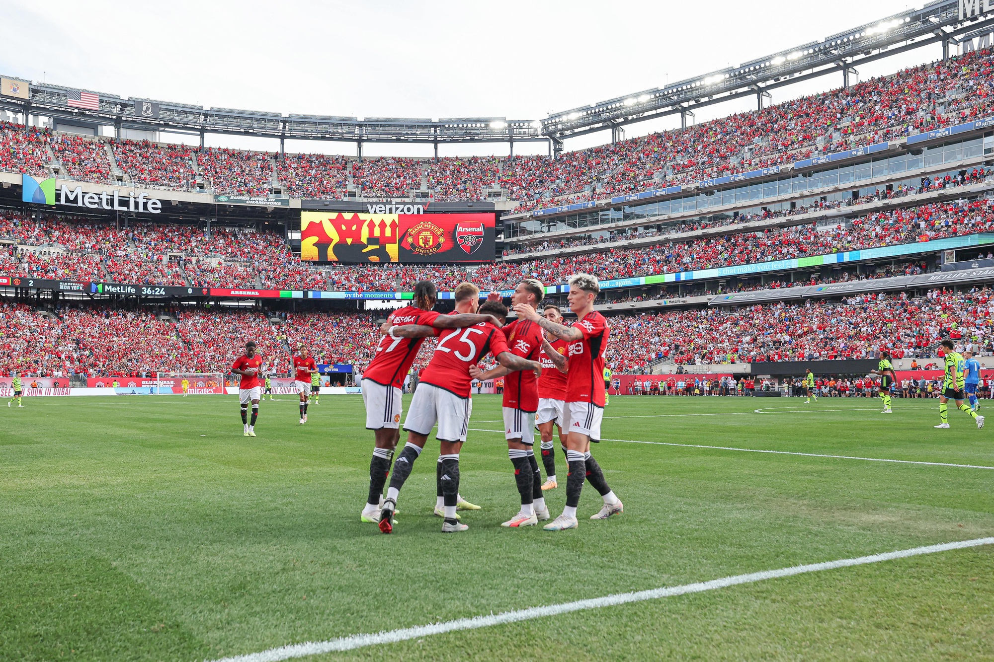 Arsenal gục ngã trước Man United tại sân MetLife 80.000 khán giả  - Ảnh 5.