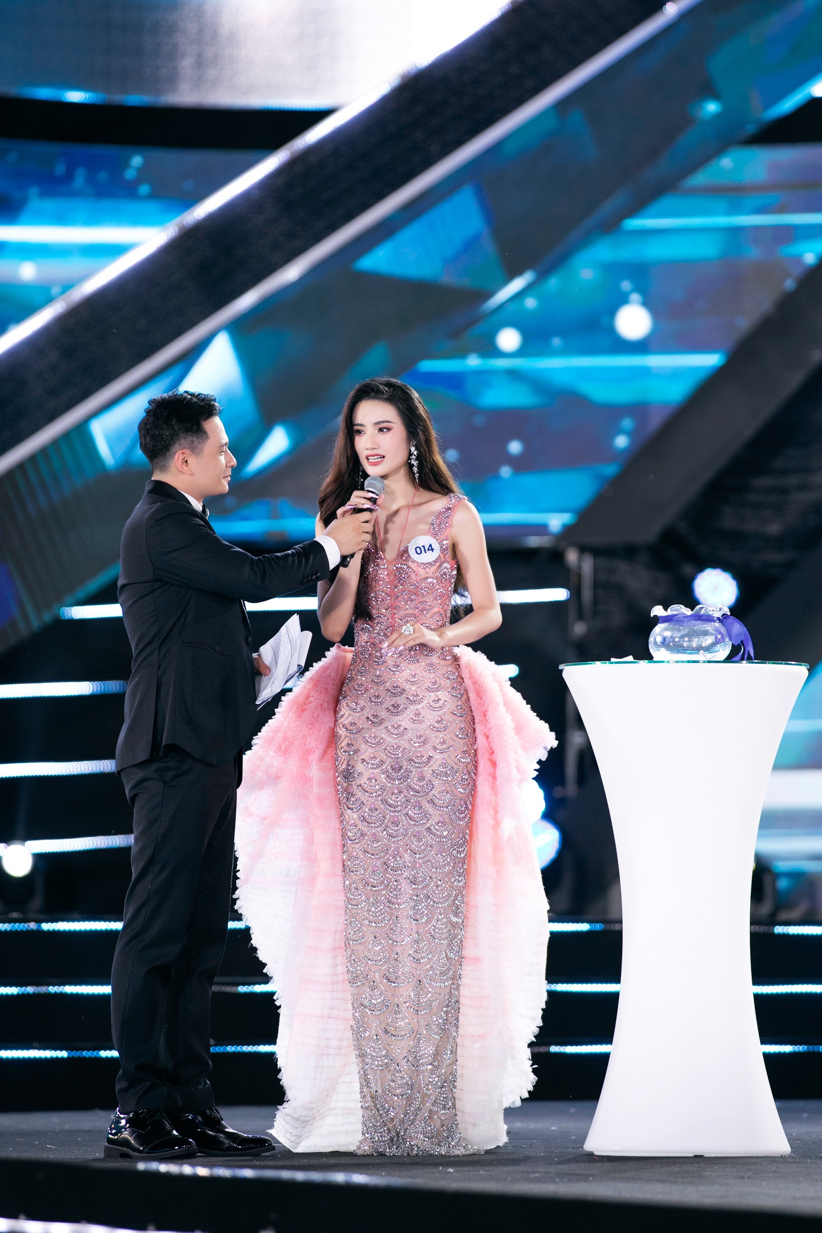 Huỳnh Trần Ý Nhi đăng quang Hoa hậu Thế giới Việt Nam 2023 - Ảnh 3.