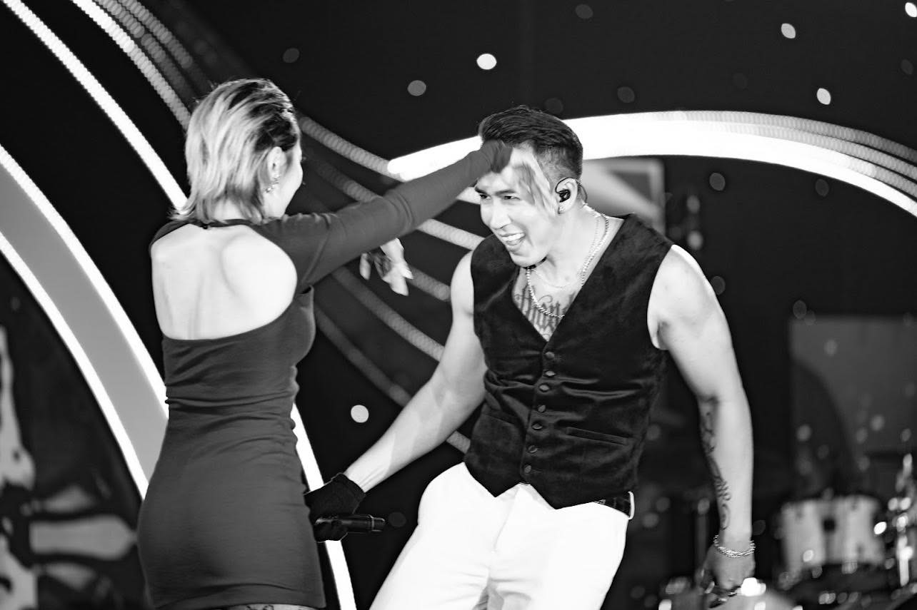 Cântărețul Jonathan Vang Hai atrage publicul cu avantajul său muzical romantic - Fotografia 5. Ca sĩ Jonathan Vang Hải hút khán giả từ lợi thế chất lãng tử trong âm nhạc - Ảnh 5.