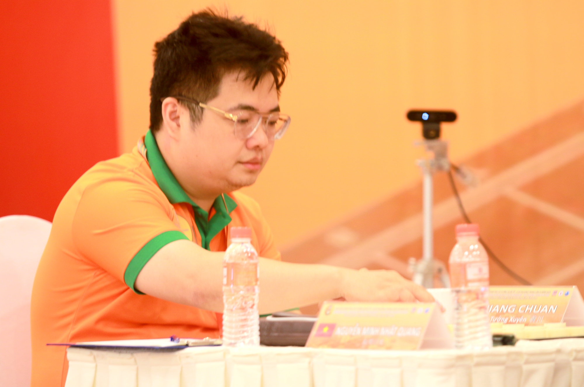 Kỳ vương Tưởng Xuyên chiếm ưu thế trong cuộc đua vô địch - Ảnh 2.