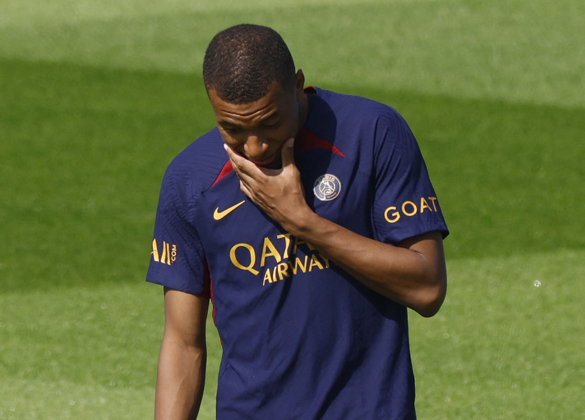 Al-Hilal đề nghị 300 triệu euro cho Mbappe, Barcelona ngỏ ý với PSG - Báo  Người lao động