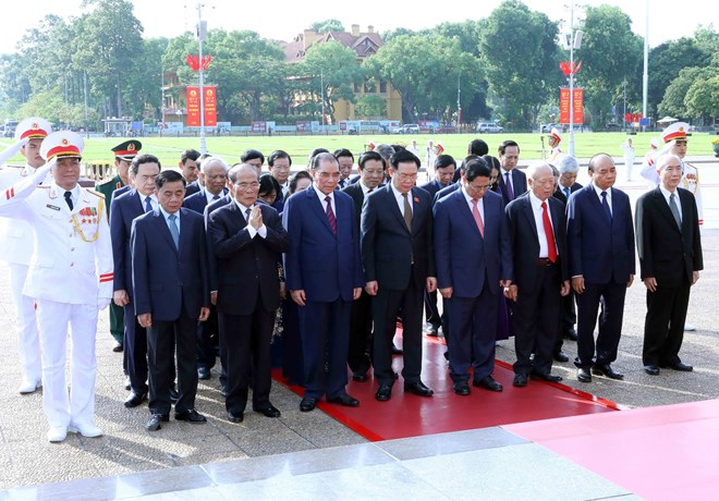 Lãnh đạo Đảng, Nhà nước tưởng niệm các Anh hùng liệt sĩ, vào Lăng viếng Chủ tịch Hồ Chí Minh - Ảnh 4.