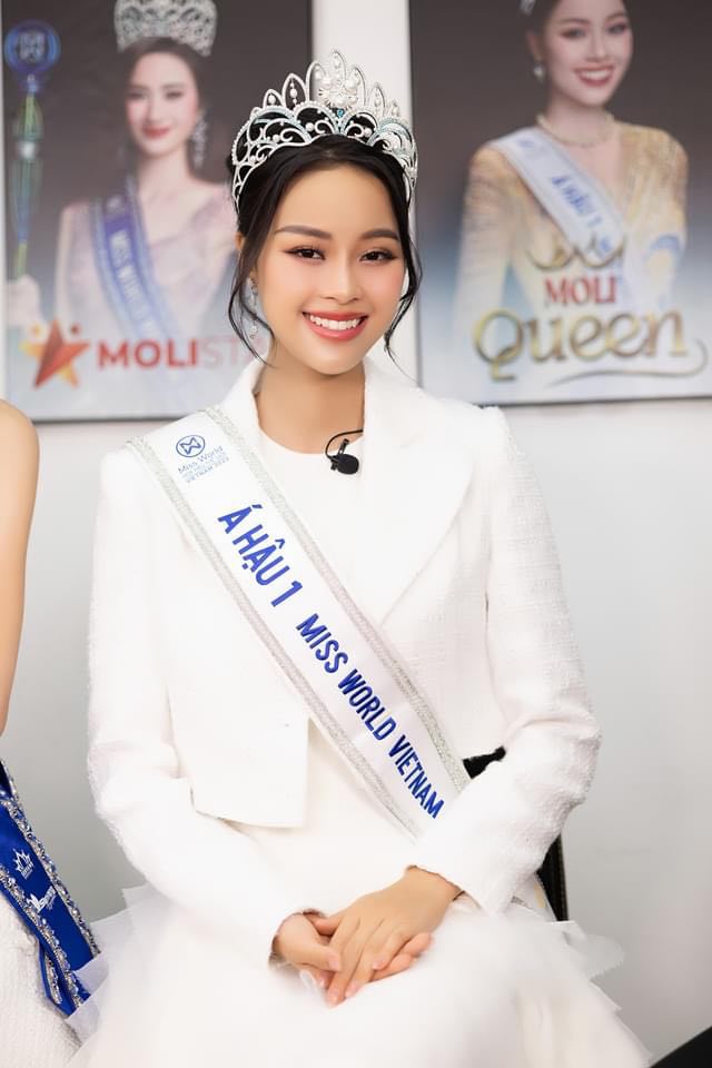 รองชนะเลิศ เดา ทิ เฮียน บริจาคเงินรางวัลทั้งหมดของเธอให้กับการกุศล - ภาพที่ 1 Á hậu Đào Thị Hiền dành toàn bộ tiền thưởng làm từ thiện - Ảnh 1.