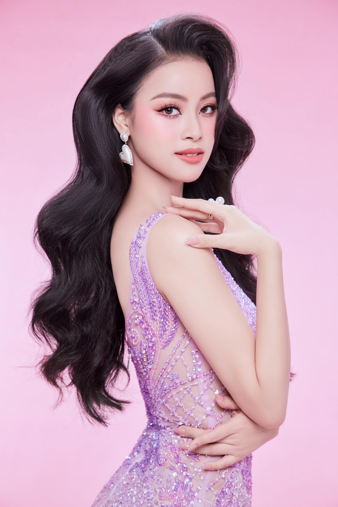รองชนะเลิศ ดาว ทิ เฮียน บริจาคเงินรางวัลทั้งหมดของเธอให้กับการกุศล - ภาพที่ 9 Á hậu Đào Thị Hiền dành toàn bộ tiền thưởng làm từ thiện - Ảnh 9.