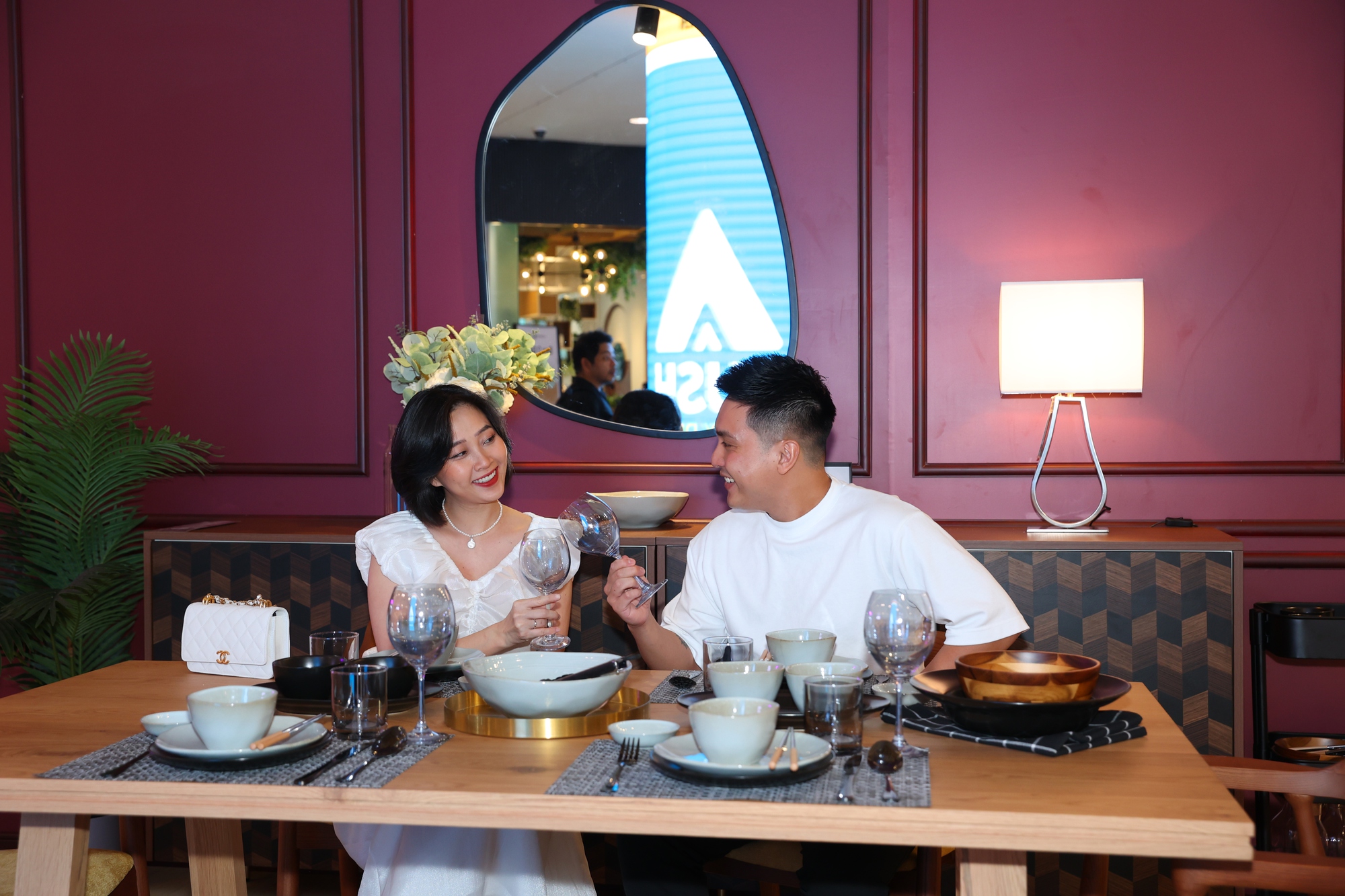 MC Liêu Hà Trinh khiến sao Việt tự "cởi lòng"   - Ảnh 2.