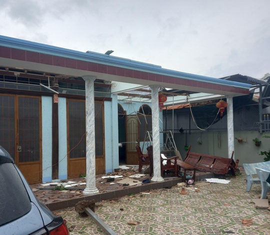 Hàng chục mái nhà ở Bà Rịa – Vũng Tàu bay trong lốc xoáy - Ảnh 3.