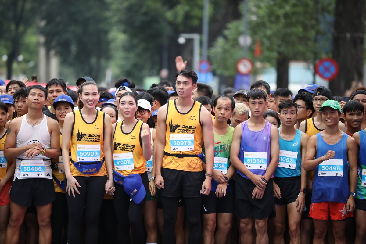 Góp hơn 450 triệu đồng cho người nghèo tại Giải Marathon Dream Cup 2023 - Ảnh 1.