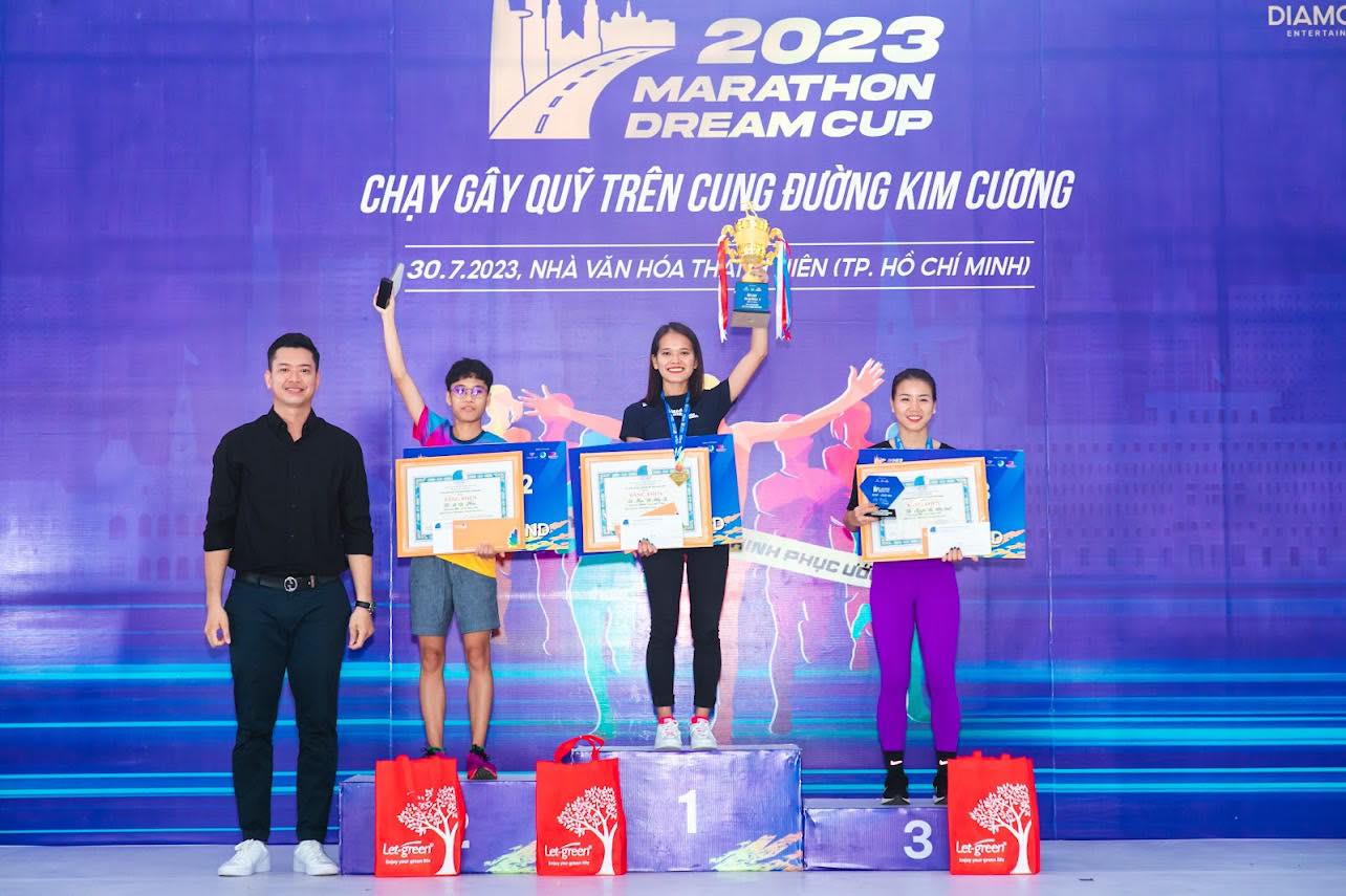 Góp hơn 450 triệu đồng cho người nghèo tại Giải Marathon Dream Cup 2023 - Ảnh 4.