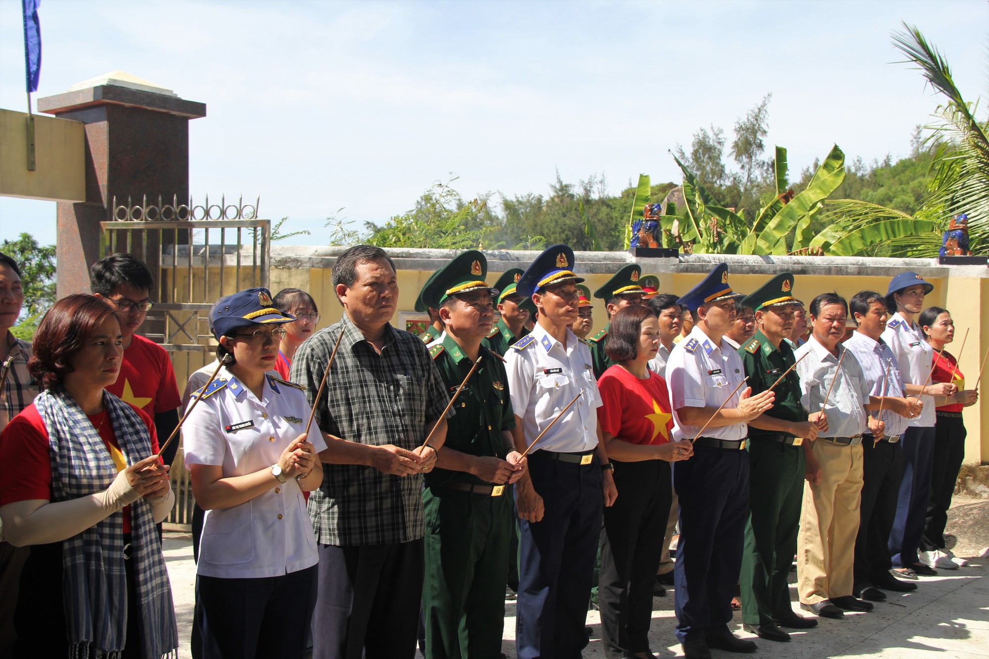 Nhiều hoạt động ý nghĩa đến với ngư dân đảo Cù Lao Xanh, Bình Định - Ảnh 6.