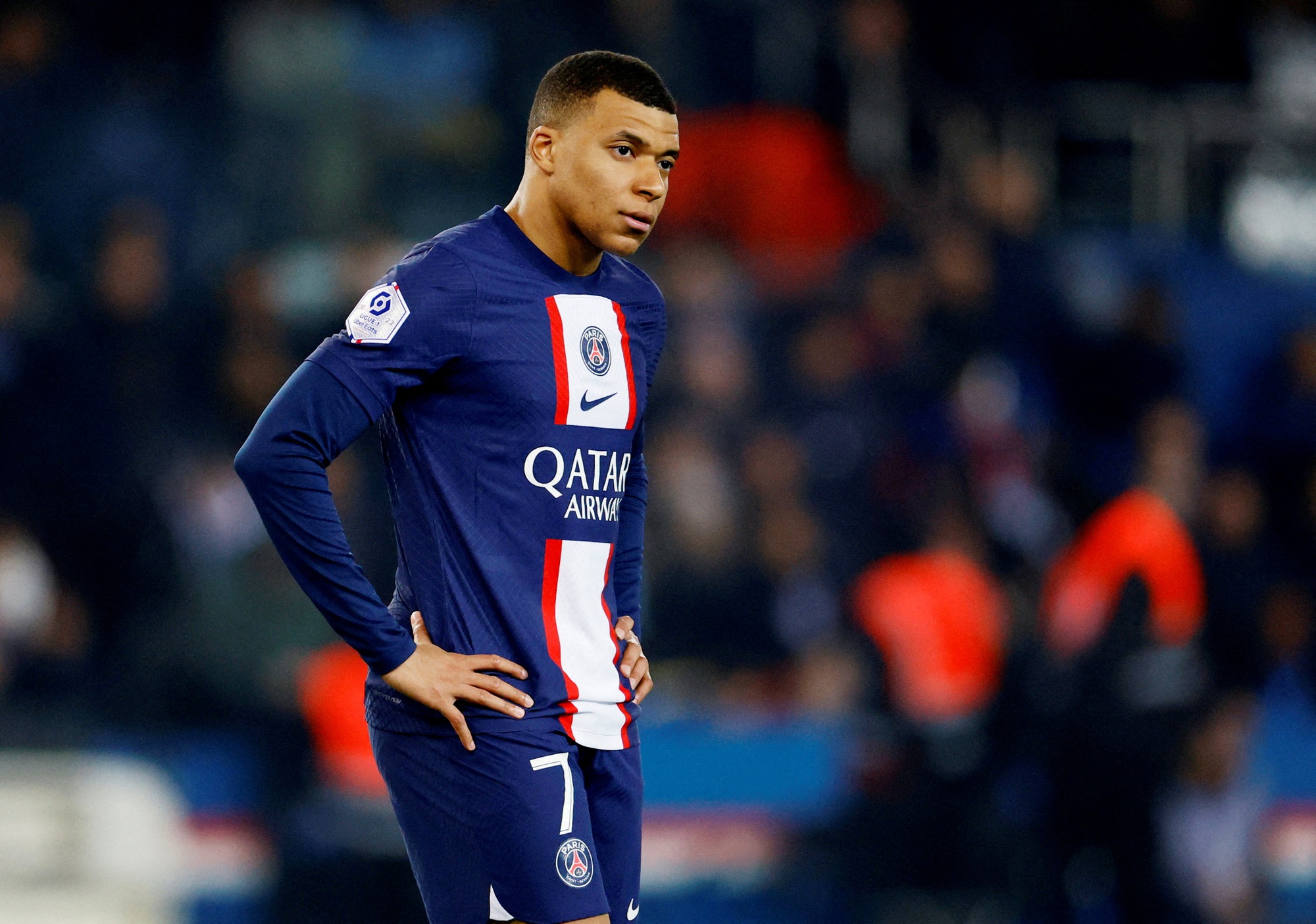 Nhiều đồng đội tỏ ra chán ngáy Mbappe sau lời chê trách PSG - Ảnh 2.