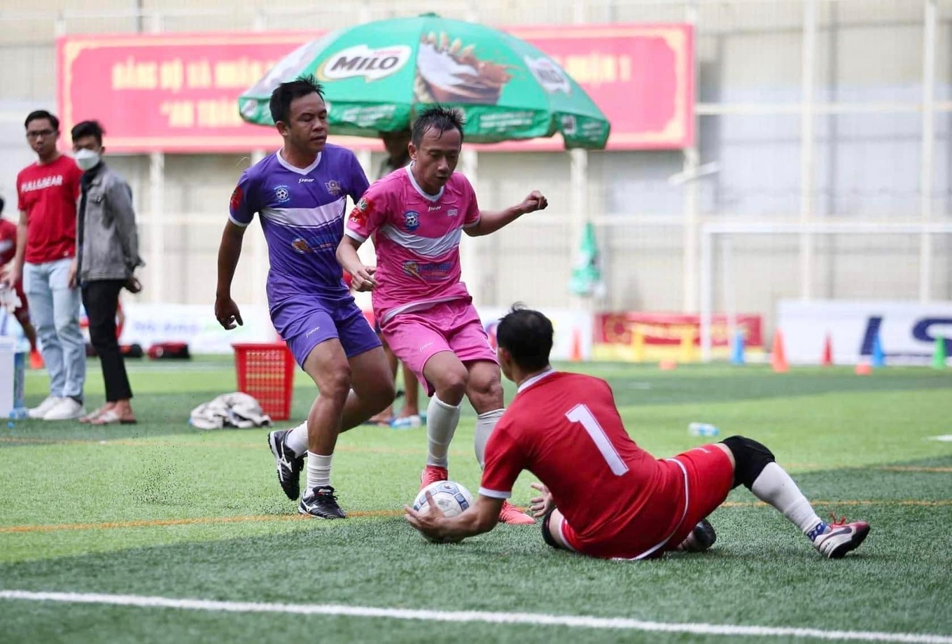 Đội bóng đá nữ Báo Người Lao Động bảo vệ thành công ngôi vô địch - Ảnh 1.