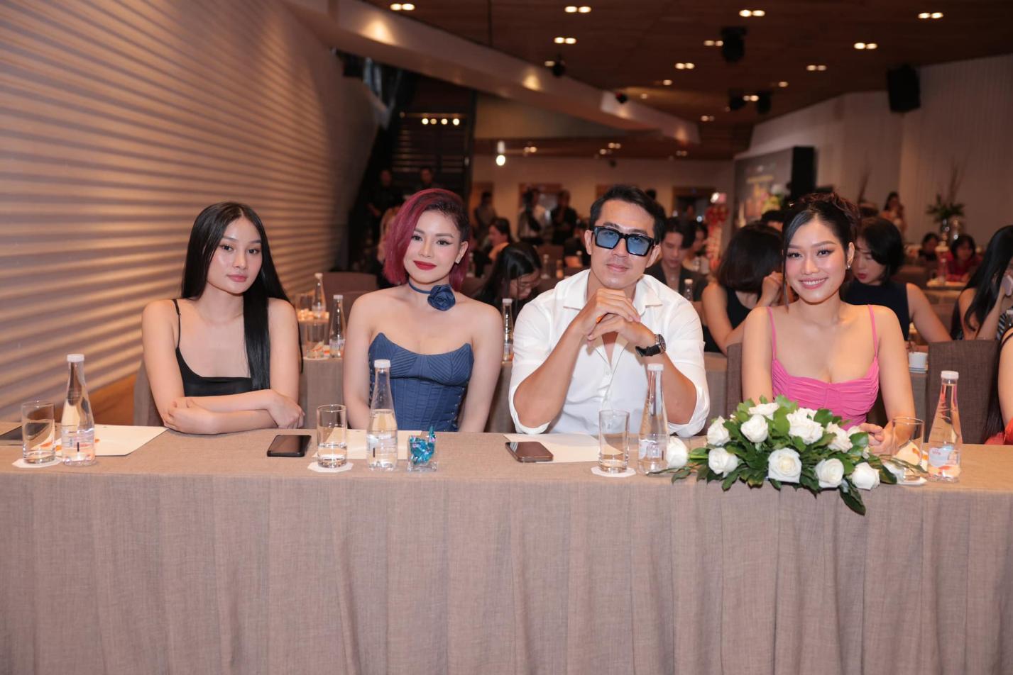 Bang Kieu និងតារាចម្រៀងវៀតណាមជួបជុំគ្នាក្នុងគម្រោងតន្ត្រី Saigon ចង្វាក់ជីវិត - រូបថត ៣. Bằng Kiều và dàn ca sĩ Việt hội ngộ trong dự án âm nhạc Nhịp sống Sài Gòn - Ảnh 3.