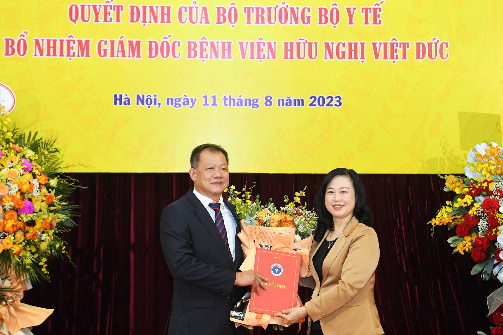 Bộ trưởng Đào Hồng Lan giao nhiệm vụ cho tân Giám đốc Bệnh viện Việt Đức - Ảnh 1.